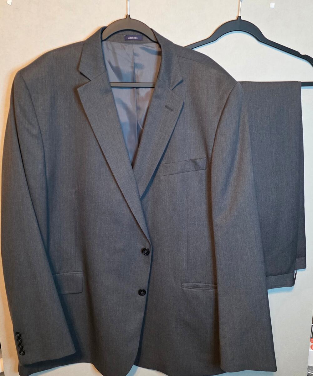Men's Stafford Dark Heathered Gray Suit, pants 42X30, Jacket 52L
